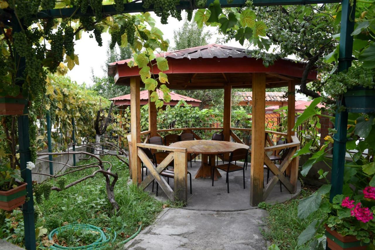 Bed and Breakfast Nikala Telavi Exterior foto
